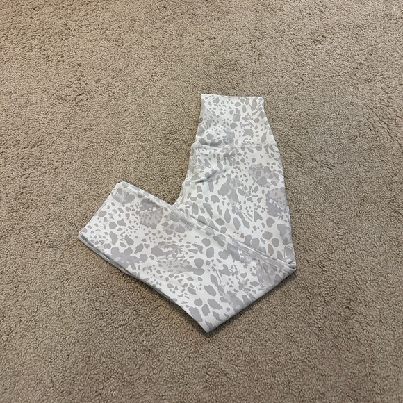 lululemon Align cheetah camo white. NWOT - Picture 2 of 5